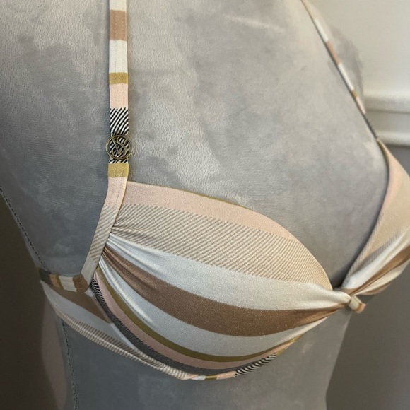 🔵5 For $15🔵 Victoria’s Secret Stripe Bikini Top - Picture 4 of 6